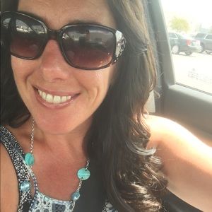 Meet your Posher, April